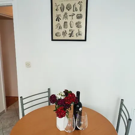 Lenka -split ,great Location Σπλιτ