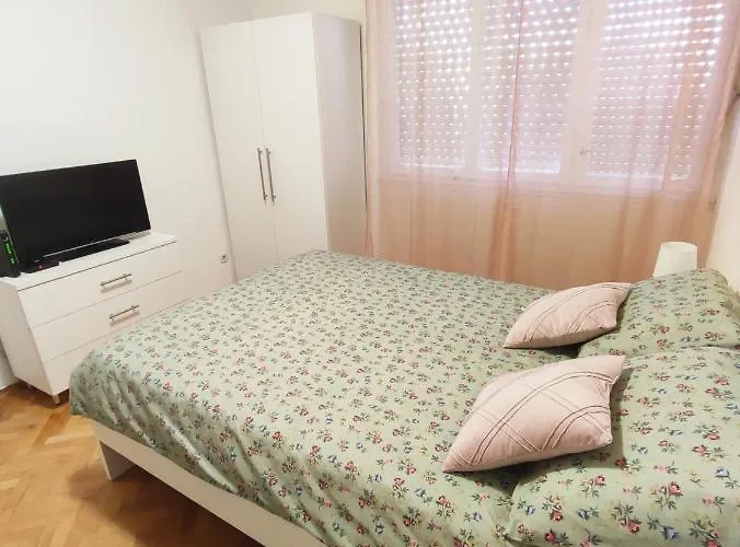 Lenka -split ,great Location *
